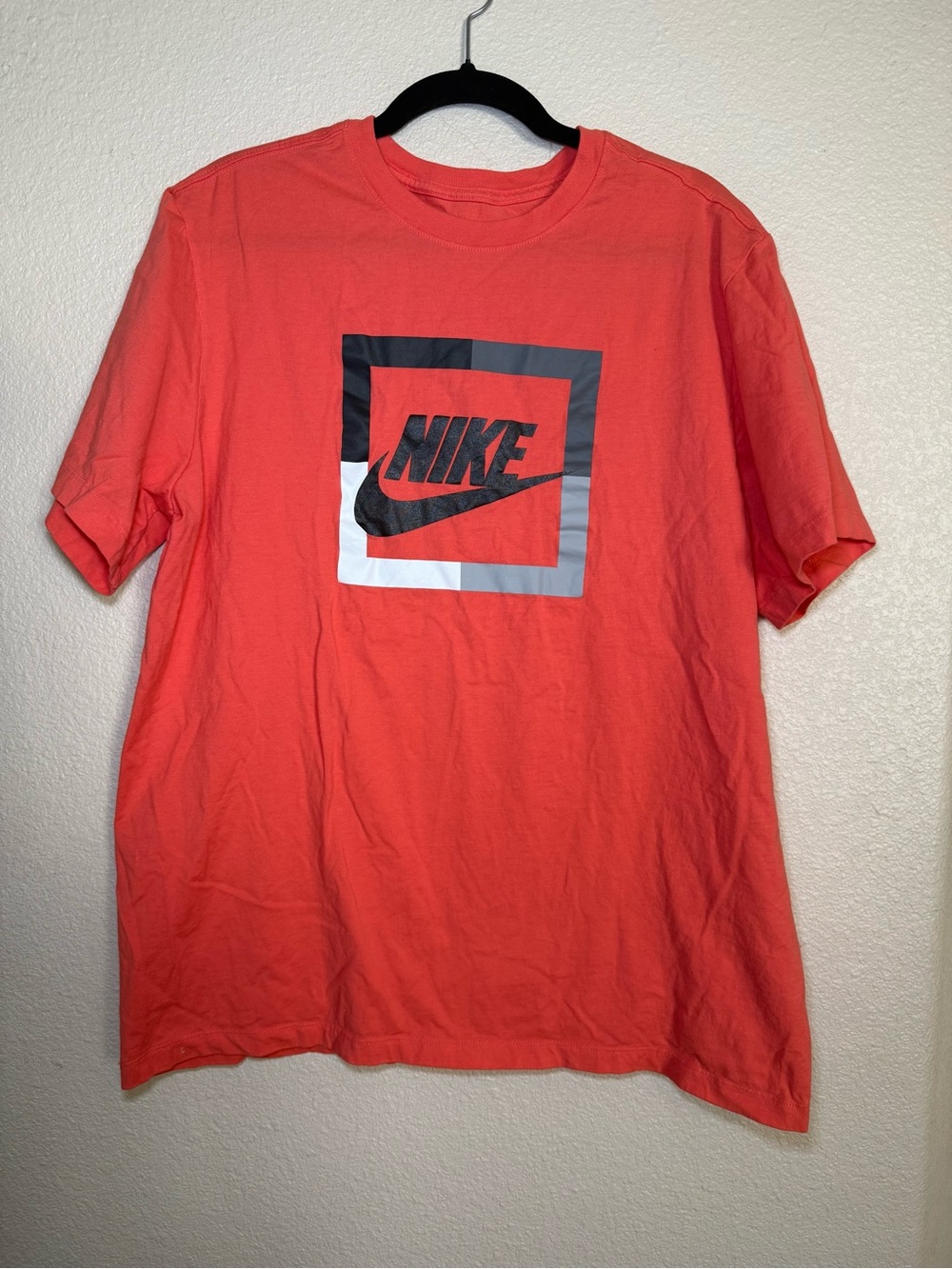 Nike Men’s Coral-Red Short Sleeve Logo Tee Size L
